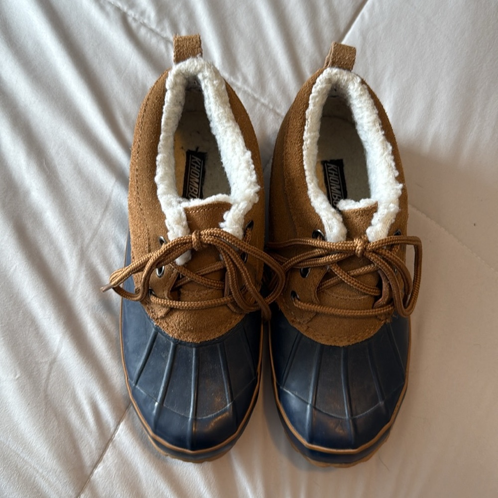 Khombu Steel Shank Blue and Tan Ankle Duck Shoes